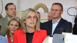 À Saint-Lothain, la ministre lance un plan national pour préserver les sols forestiers