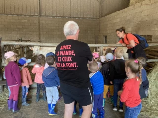 Claude ouvre sa ferme aux écoliers