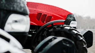 Économiser l’énergie à bord de son tracteur : les bons gestes à adopter  